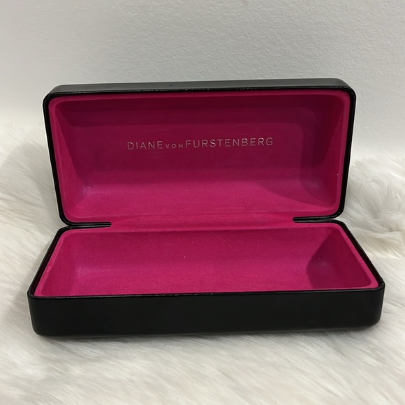 DVF Diane von Furstenberg Black Big Sunglasses Hard Case - Picture 2 of 11